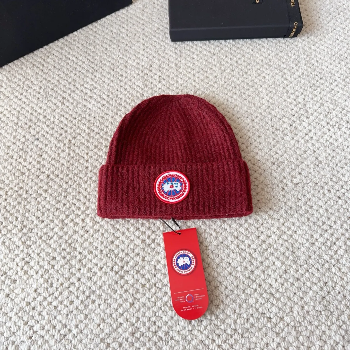 💰60 CANADA GOOSE Canada Goose winter warm cashmere cold hat. Rabbit wool material, thick feel, not easy to deform. Fashionable and versatile couple hat, imported embroidery logo, cashmere cotton yarn, sold in high quality three colors. Head circumference: 55-58cm available